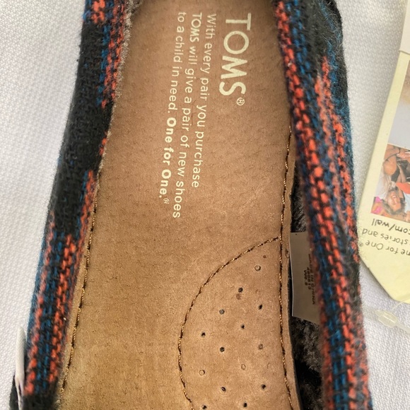 New Toms w/o tags Women’s Size 8.5. Fleece inside. - Picture 3 of 6